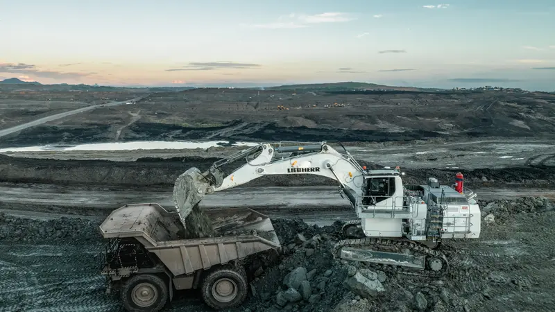 Liebherr R 9100 G8 Excavator Moves to Series Production with 20% Fuel Savings - FieldNews