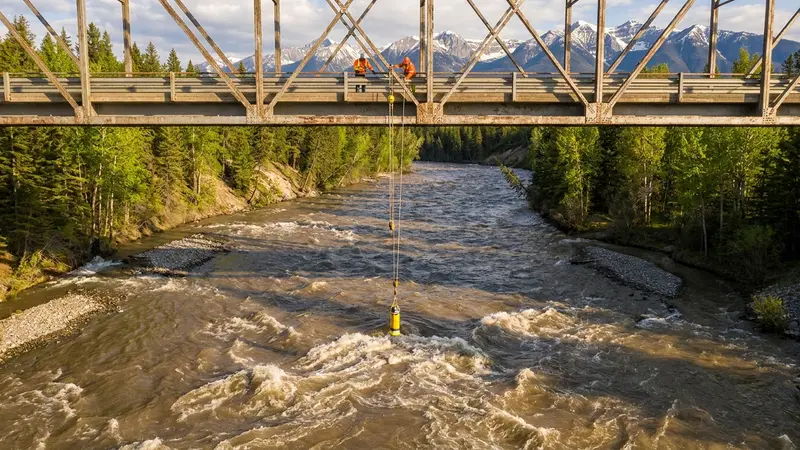 Montana Contractor Suspends HDD Locator 60 Feet Above the Yellowstone River to Complete Fiber Crossing - FieldNews