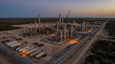 Editorial image: Fractionator complex under construction - Phillips 66 Moves Forward on Permian Gas Plant and Gulf Coast Fractionator