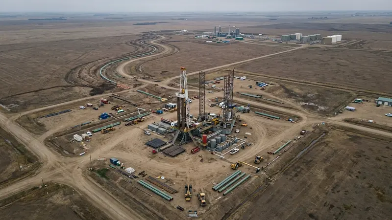 Canada Revives East-West Pipeline Plan to Bypass US Routes - FieldNews