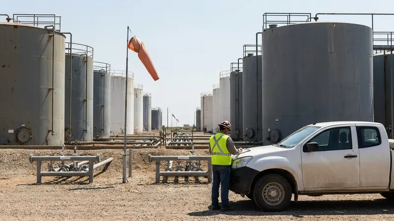 Crude Jumps 11% as Iran Conflict Reignites Supply Fears - FieldNews