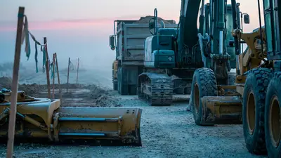 Editorial image: Pad-building equipment at dawn - Matador Closes $1.255B Paloma Deal, Adds 156 Locations in NM